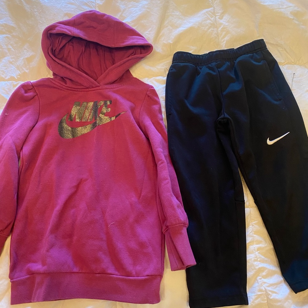 Nike girls hoodie and sweat pants size 5t